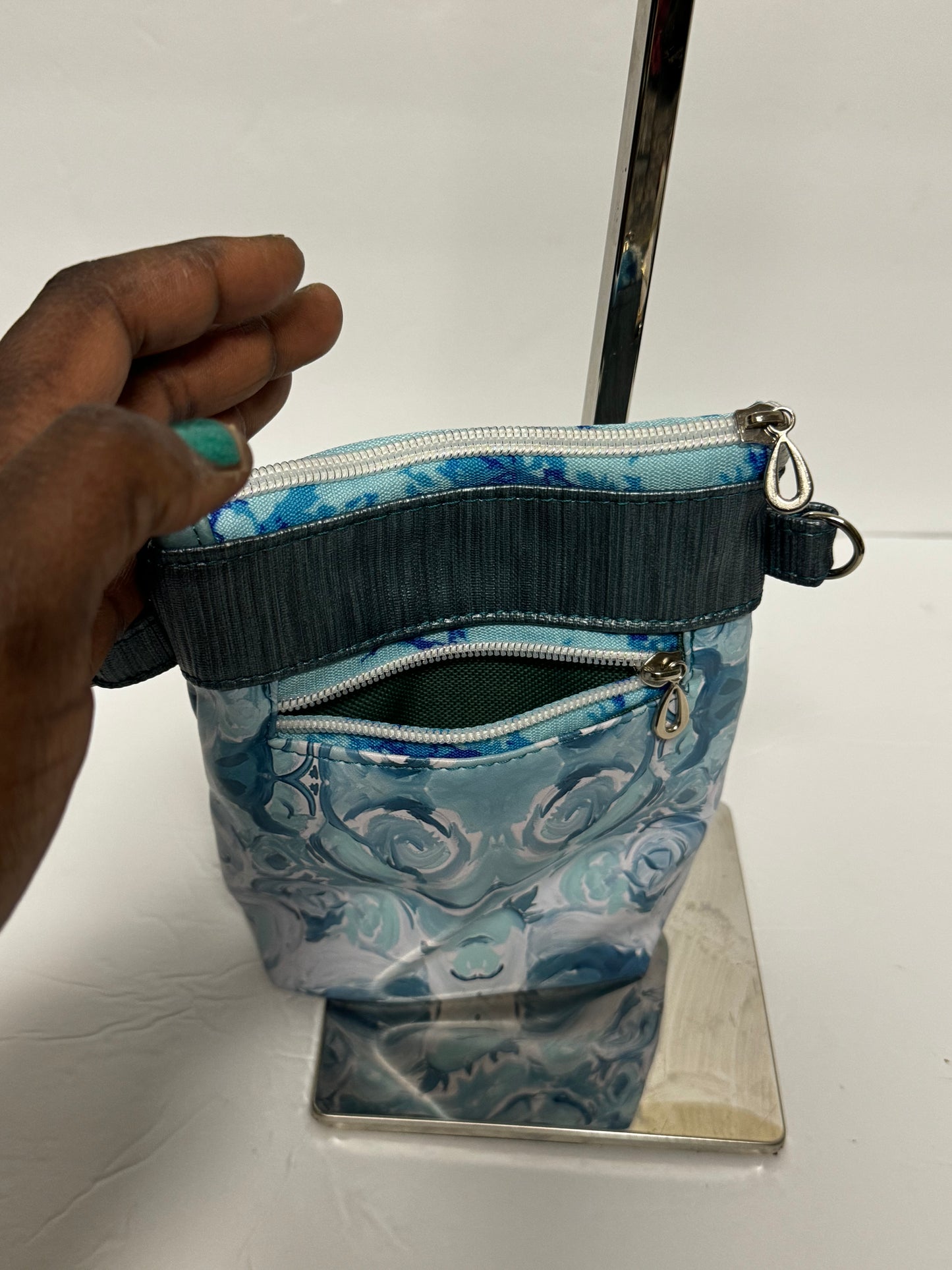 TEAL ROSE ELYSIAN PHONE SLING BAG