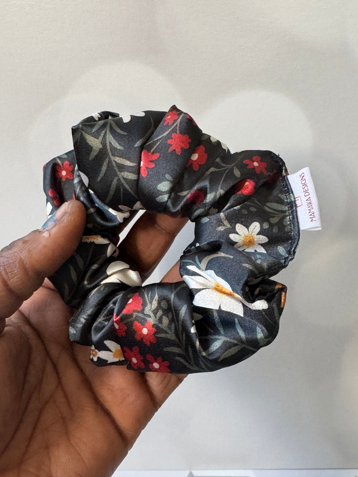 BLACK FLORAL SCRUNCHIE