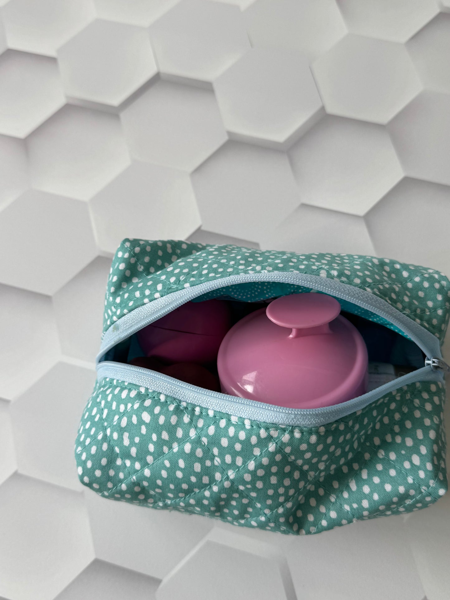 TEAL POLKA DOT QUILTED MAKEUP BAG