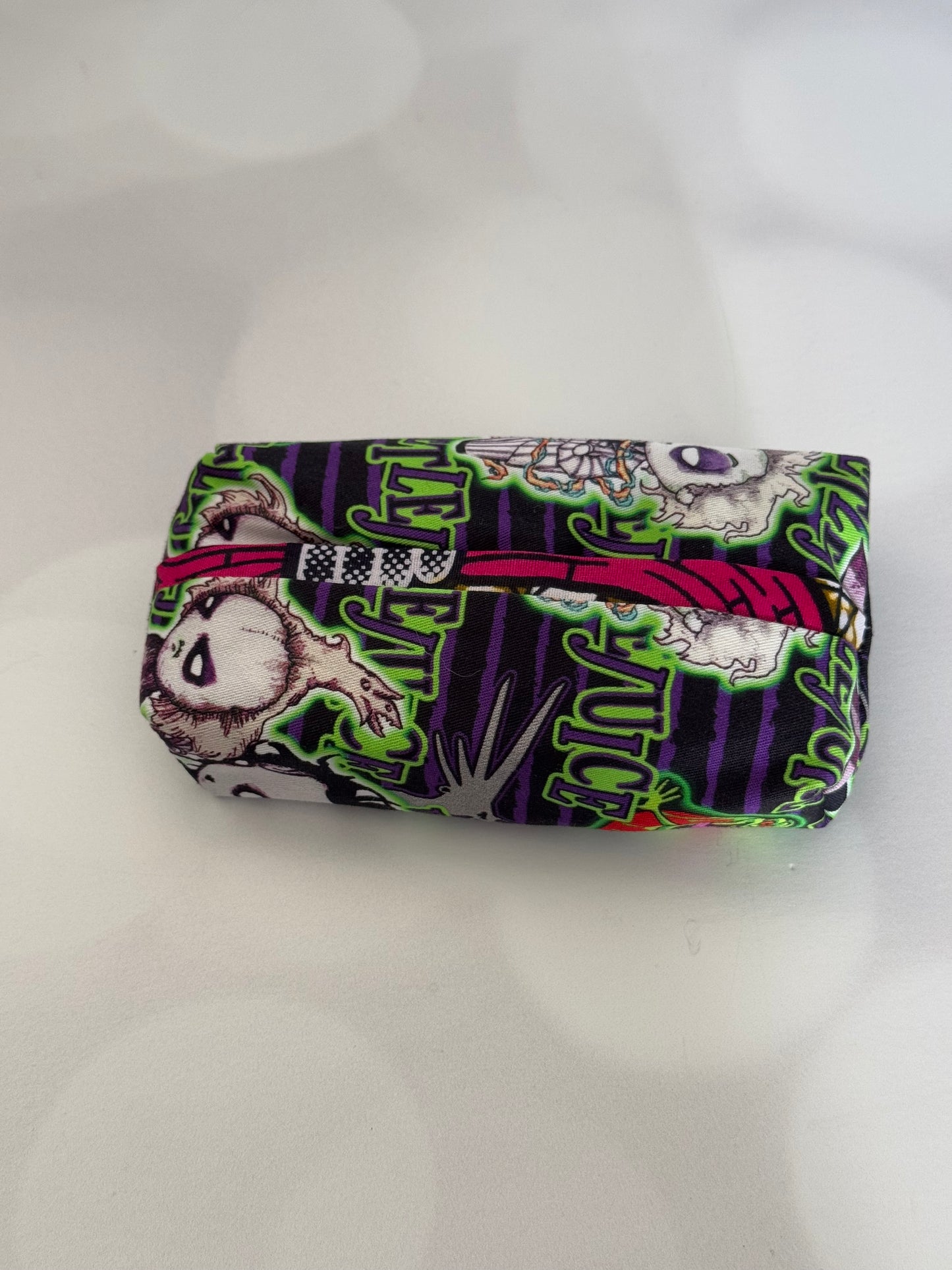 TISSUE POUCHE HOLDER/ TISSUE INCLUDED