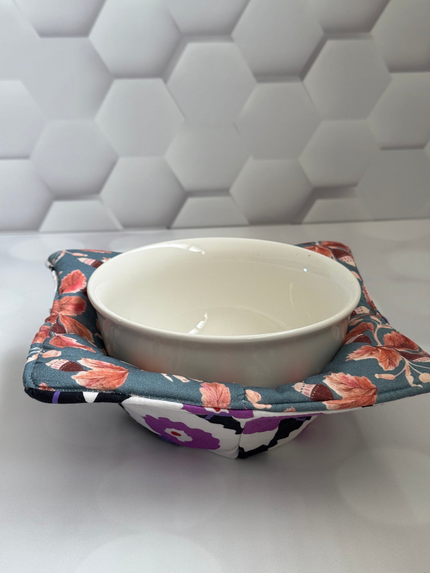 WHITE BOWL COZY