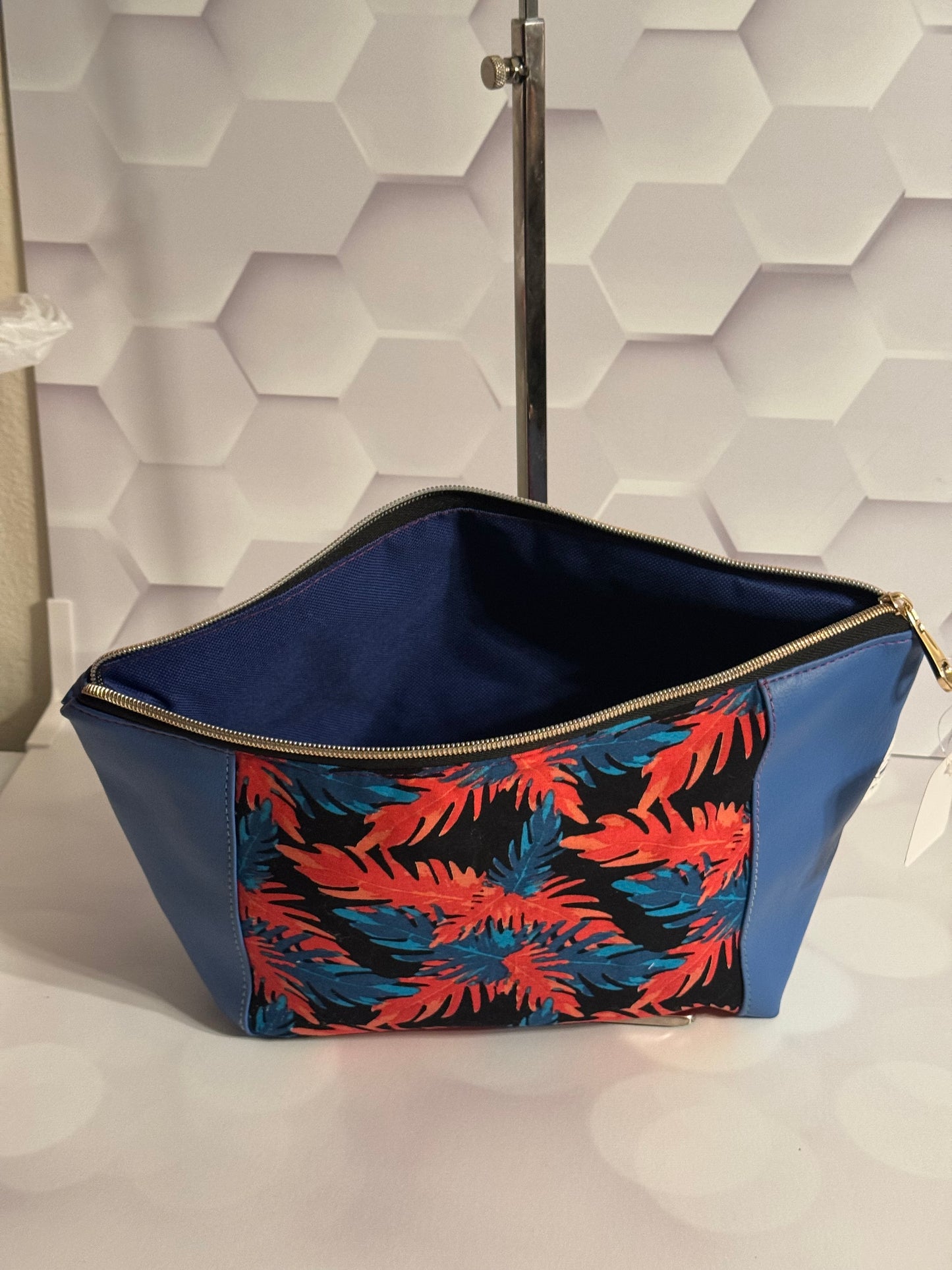 BLUE BEAUTY BAG/TOILETRY BAG