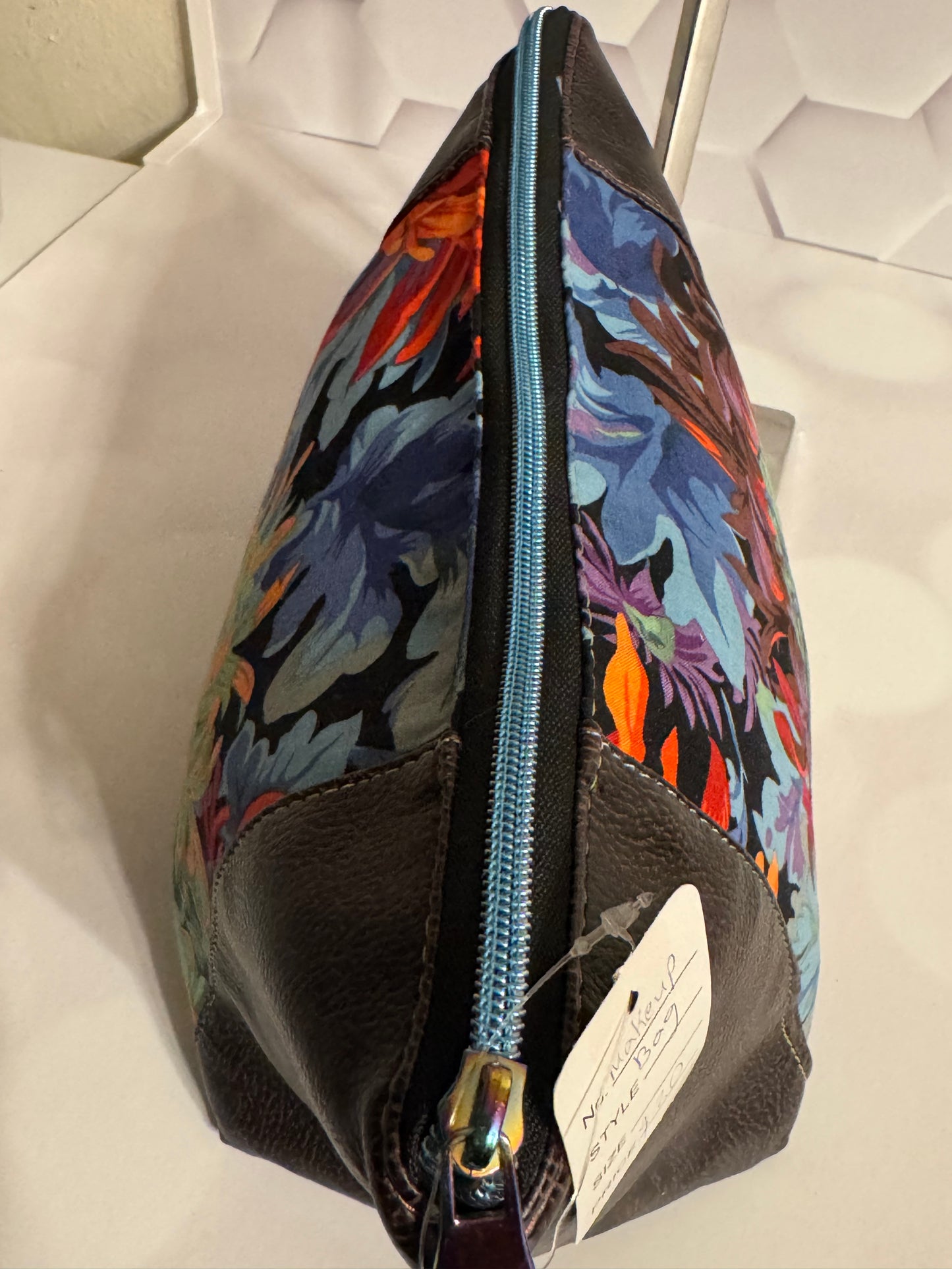 BROWN BEAUTY BAG/TOILETRY BAG