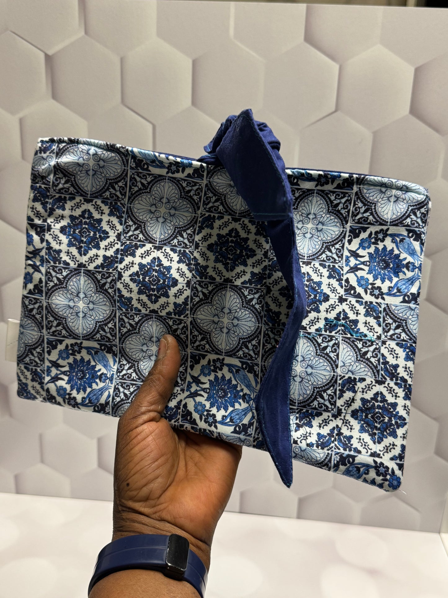 BLUE FLORAL BOW BOOK SLEEVE