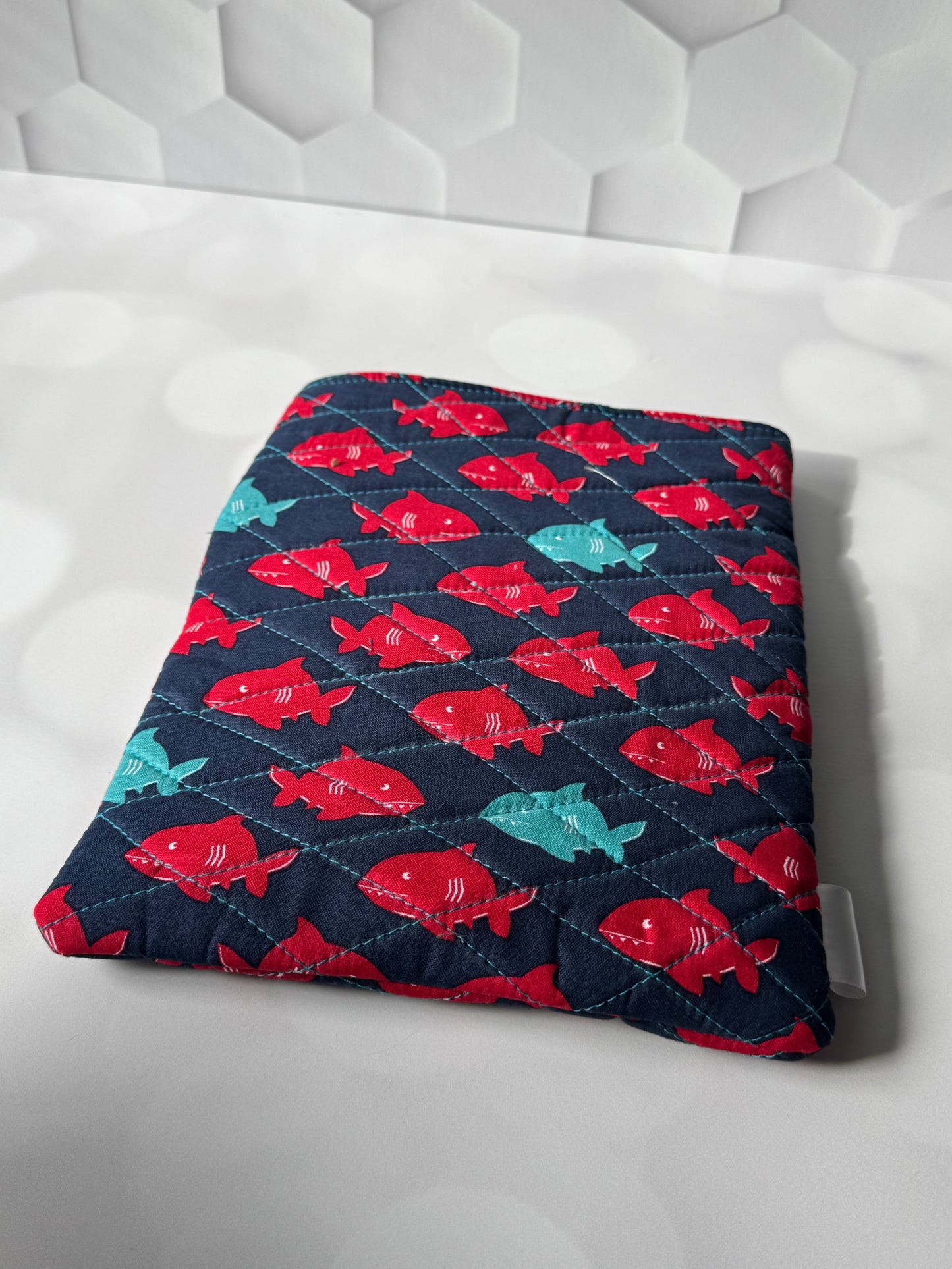 RED/ TEAL SHARK MEDIUM BOOK SLEEVE