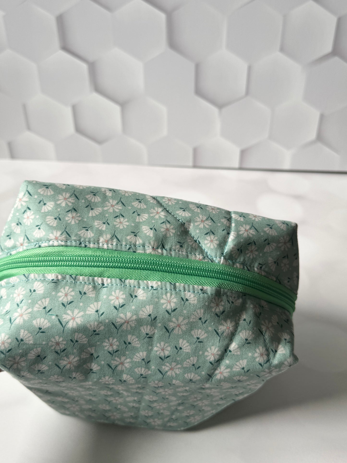 WHITE FLOWER MAKEUP BAG