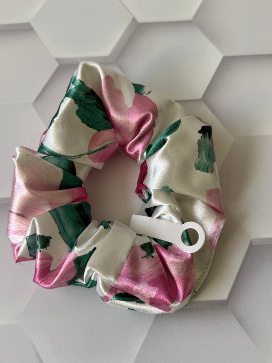 SILK PINK HAIR SCRUNCHIES