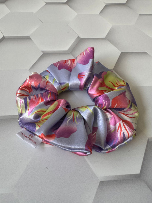 SLIKY LILACS SCRUNCHIE