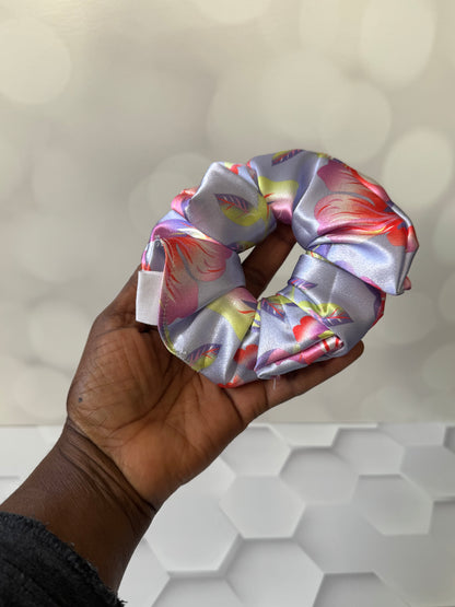SLIKY LILACS SCRUNCHIE